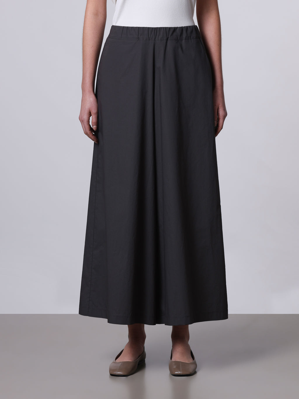 Wide cropped trousers