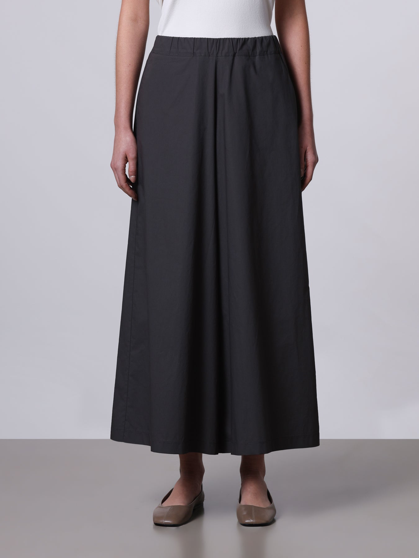 Wide cropped trousers