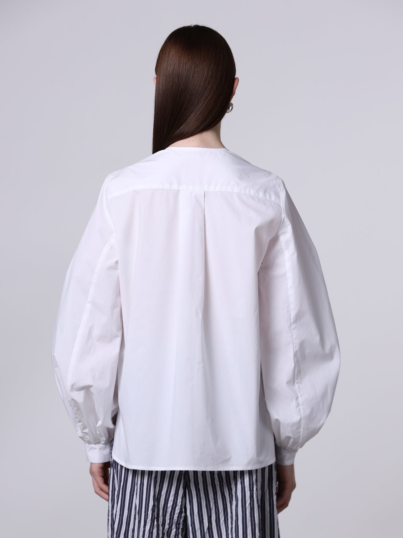 Oversized shirt with gathered sleeves