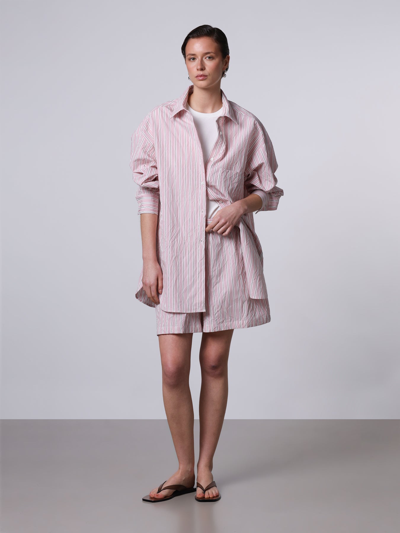 Wide crinkled bermuda