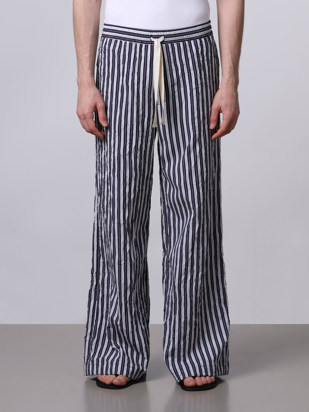 Oversized crinkled trousers