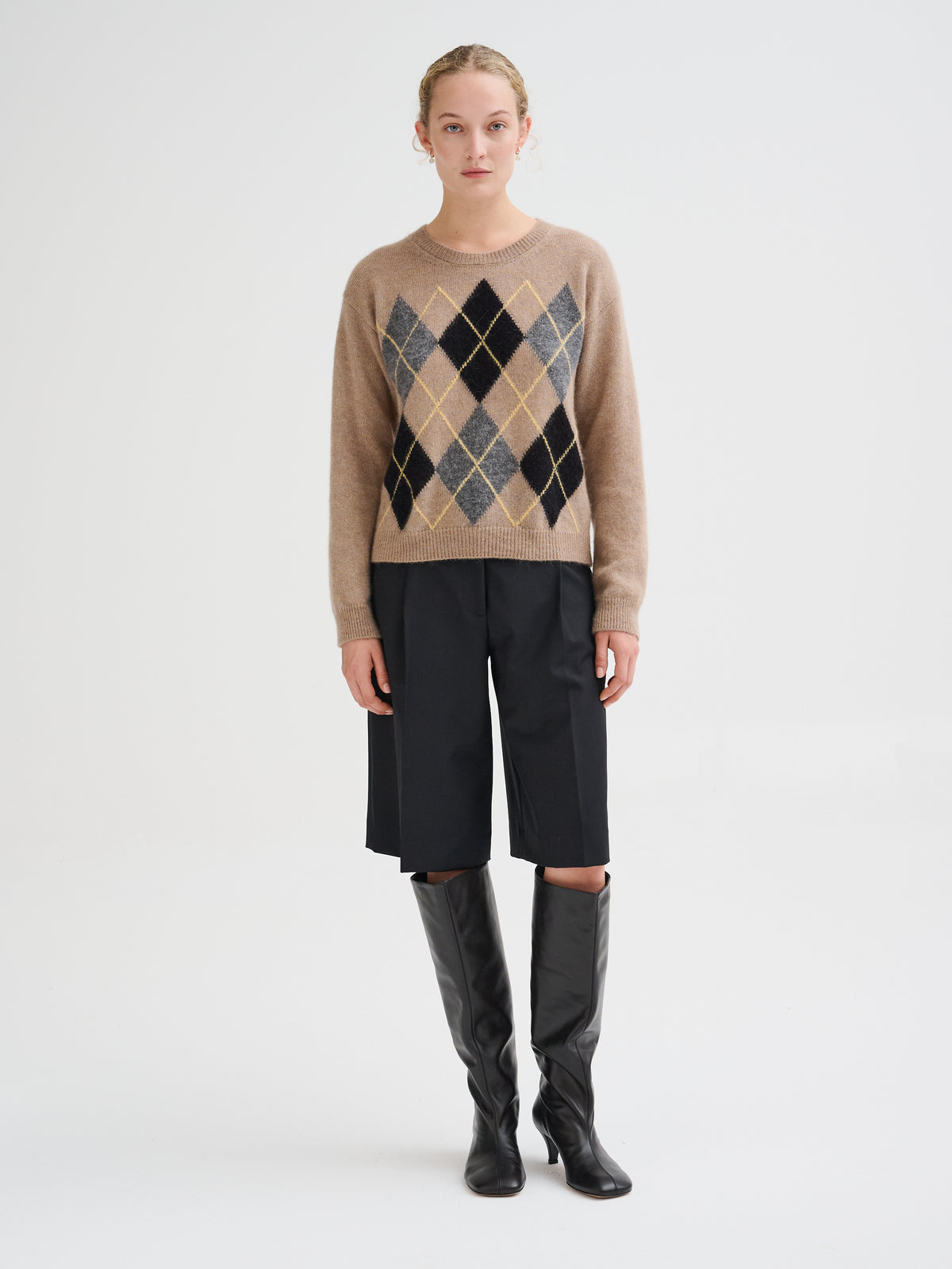 Pleated bermuda shorts