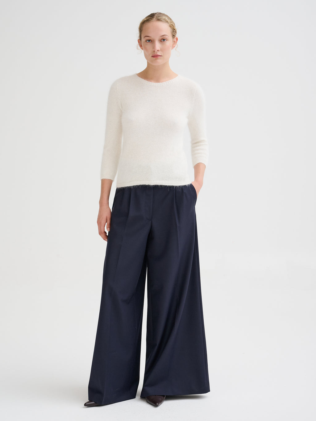 Wide-leg pleated trousers