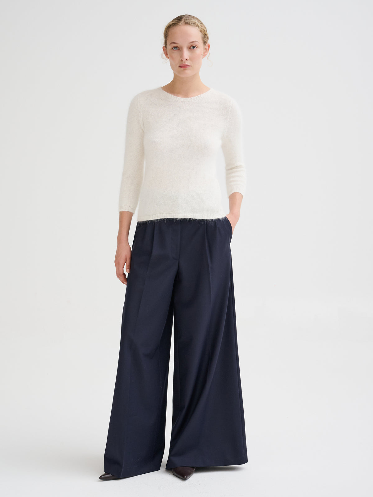 Wide-leg pleated trousers