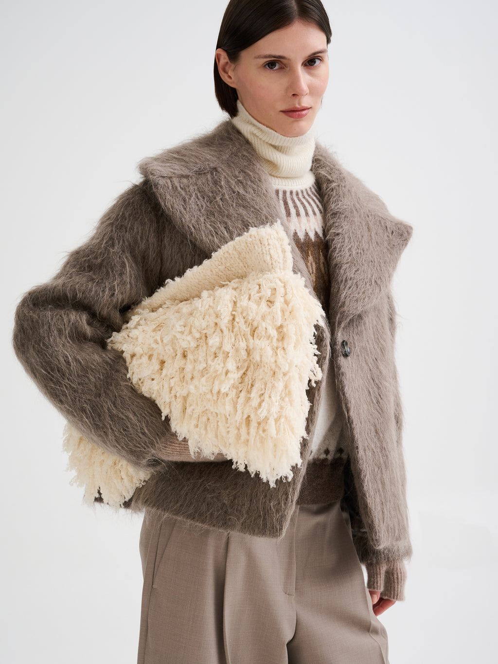 Fur-effect knit pouch