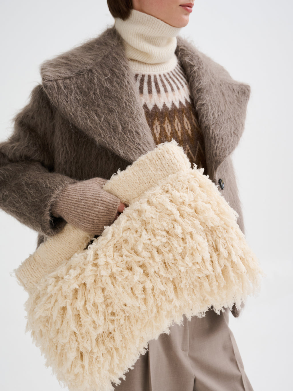 Fur-effect knit pouch