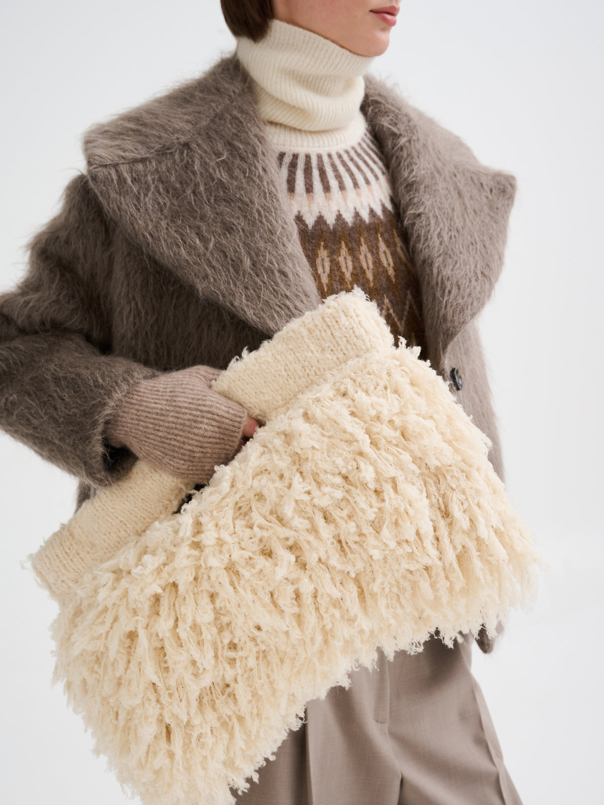 Fur-effect knit pouch