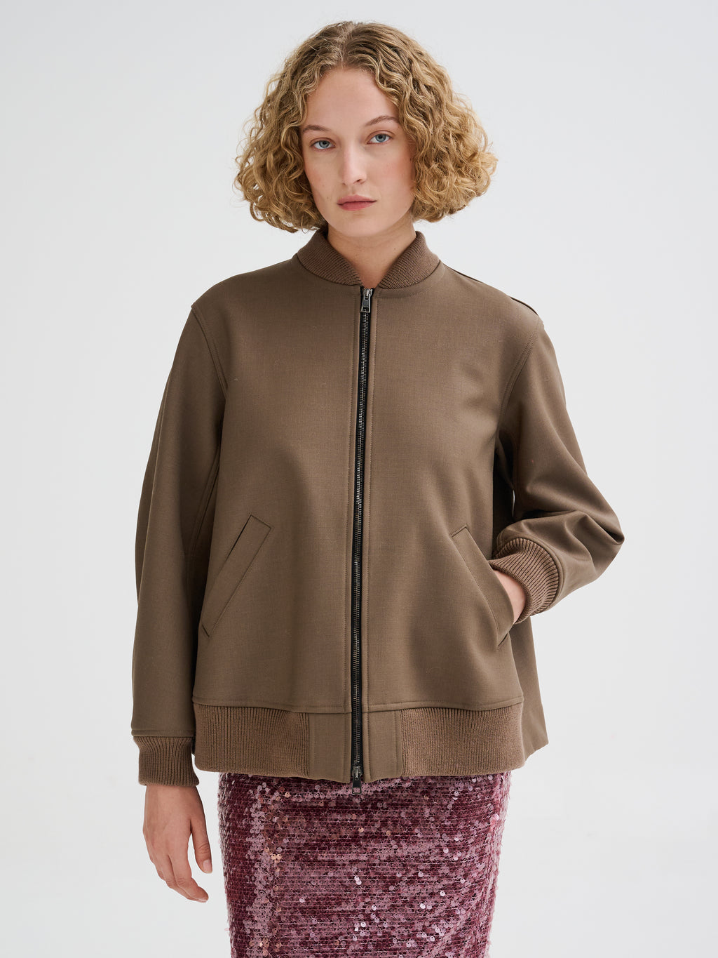 Bomber jacket with back pleat