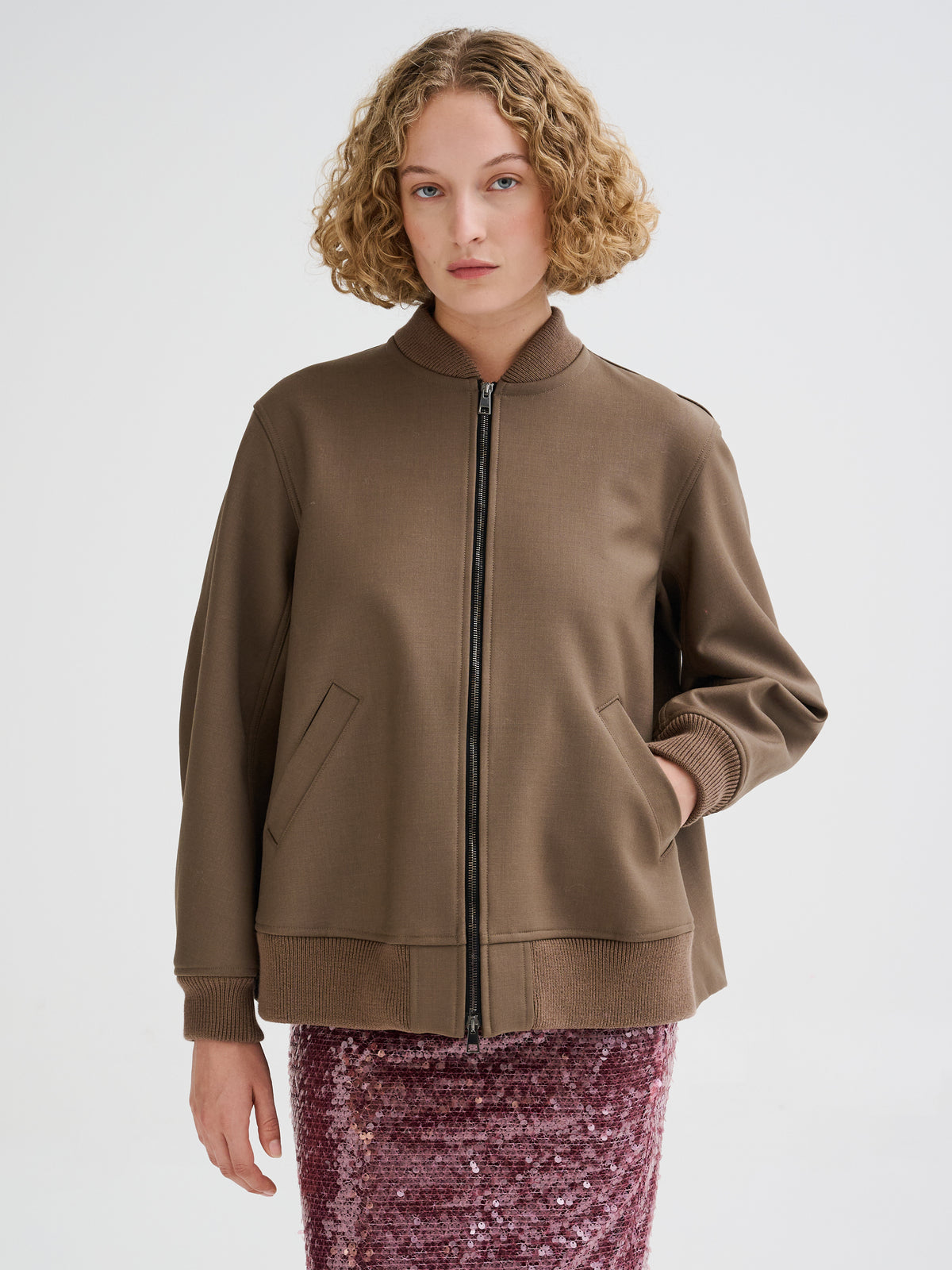 Bomber jacket with back pleat