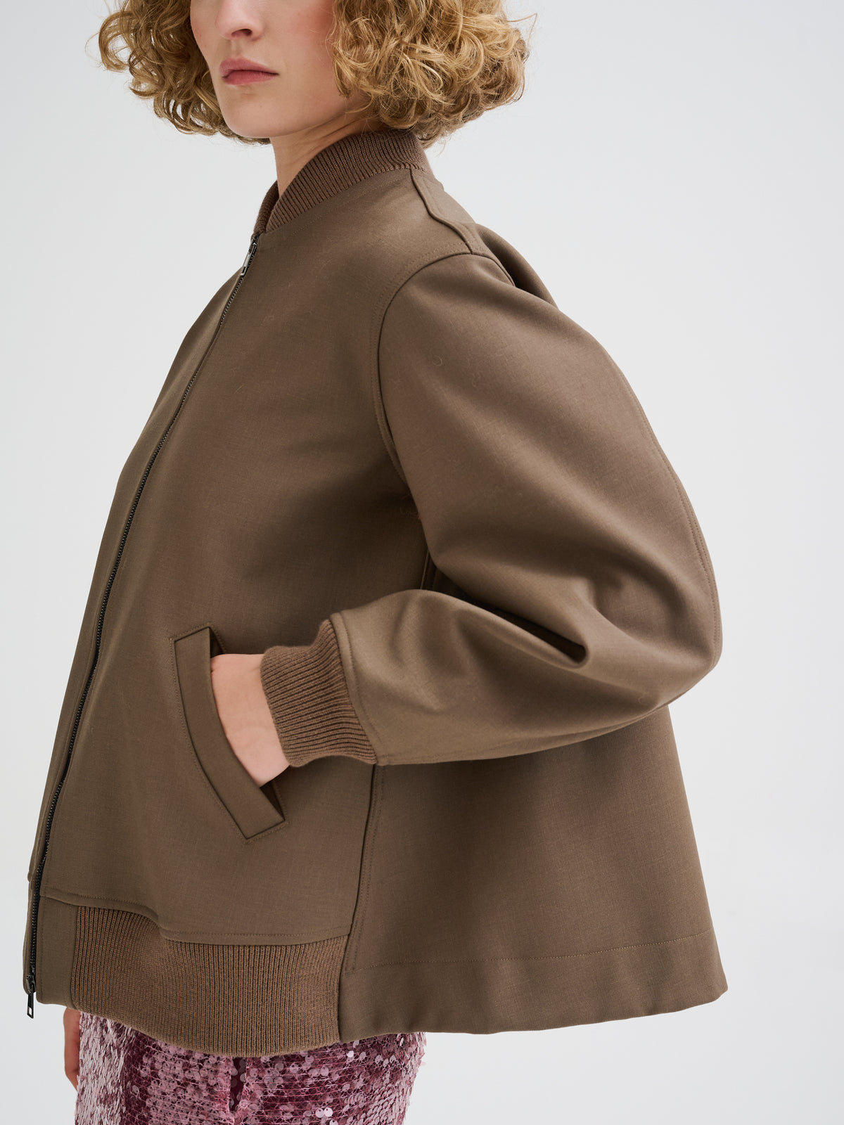 Bomber jacket with back pleat