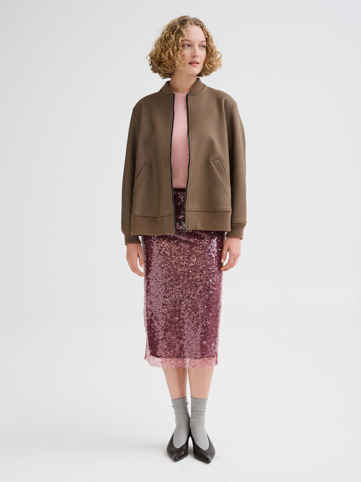 Bomber jacket with back pleat