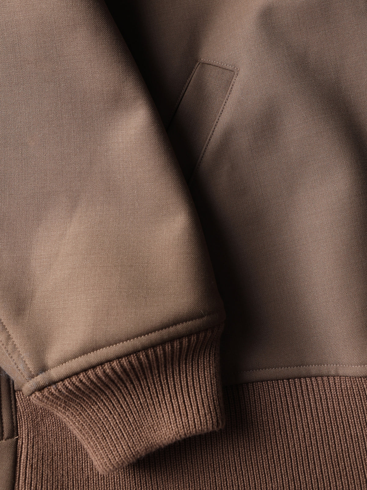 Bomber jacket with back pleat