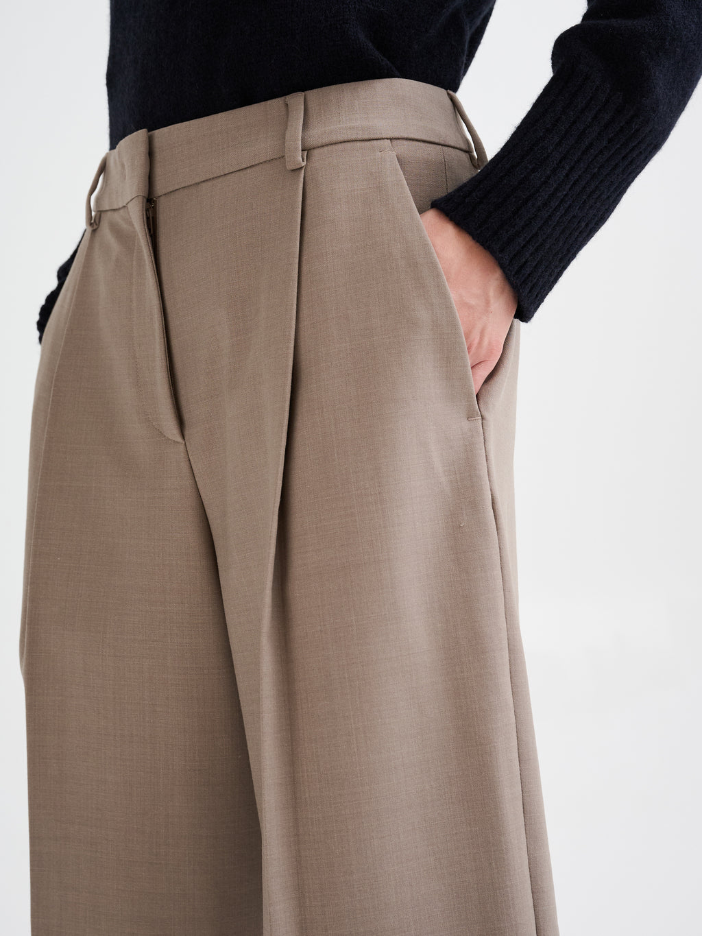 Pleated bermuda shorts