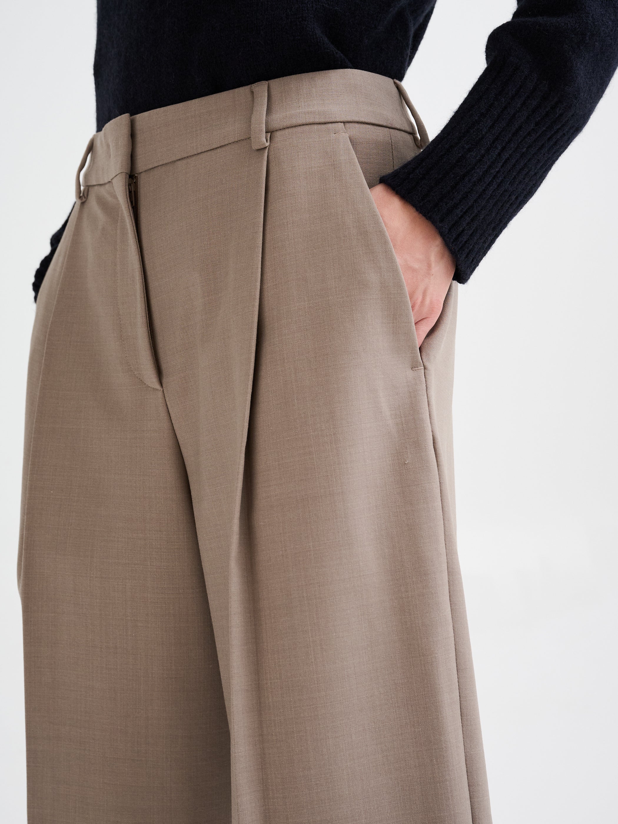 Pleated bermuda shorts