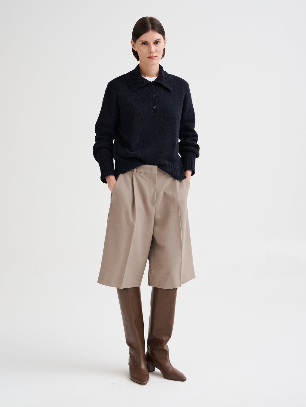 Pleated bermuda shorts