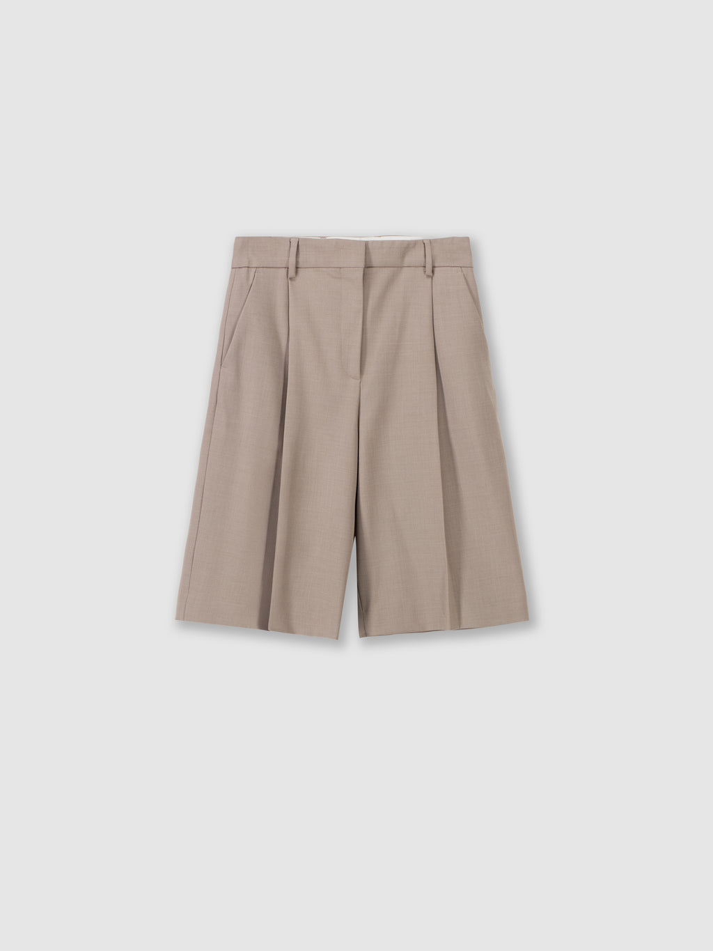 Pleated bermuda shorts