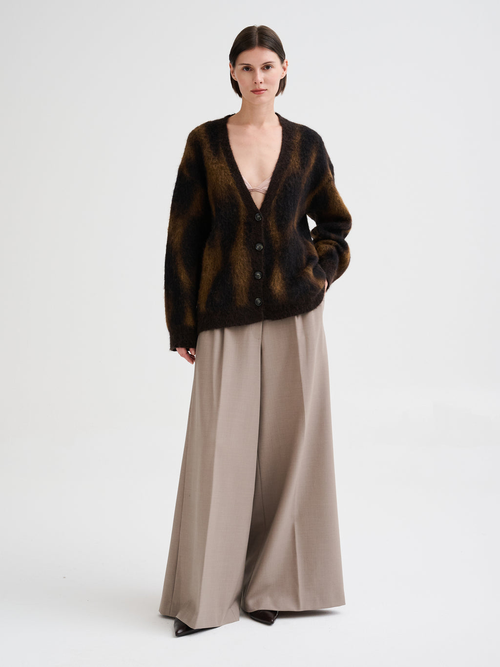 Wide-leg pleated trousers