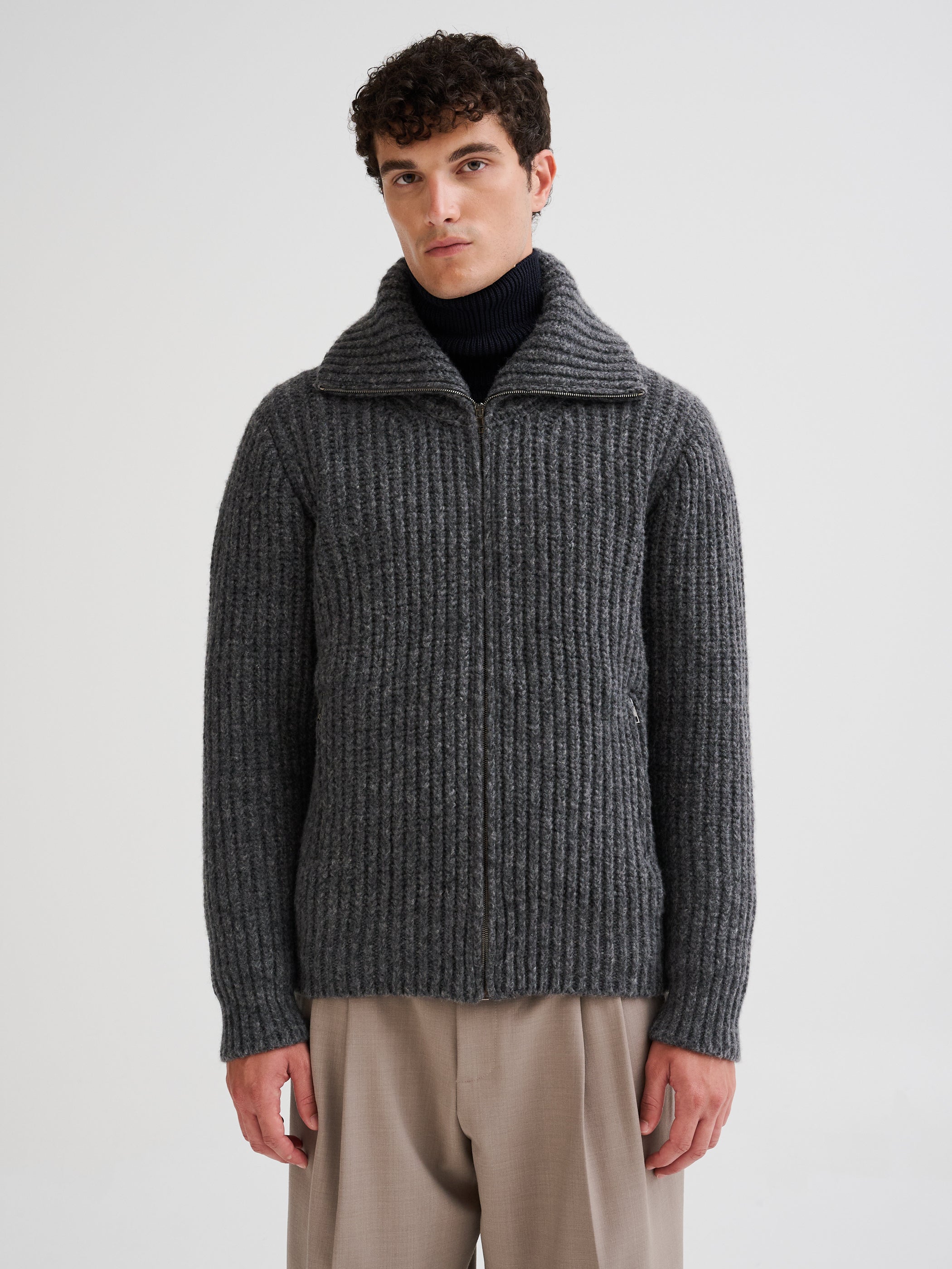 Ribbed zip-up knit jacket