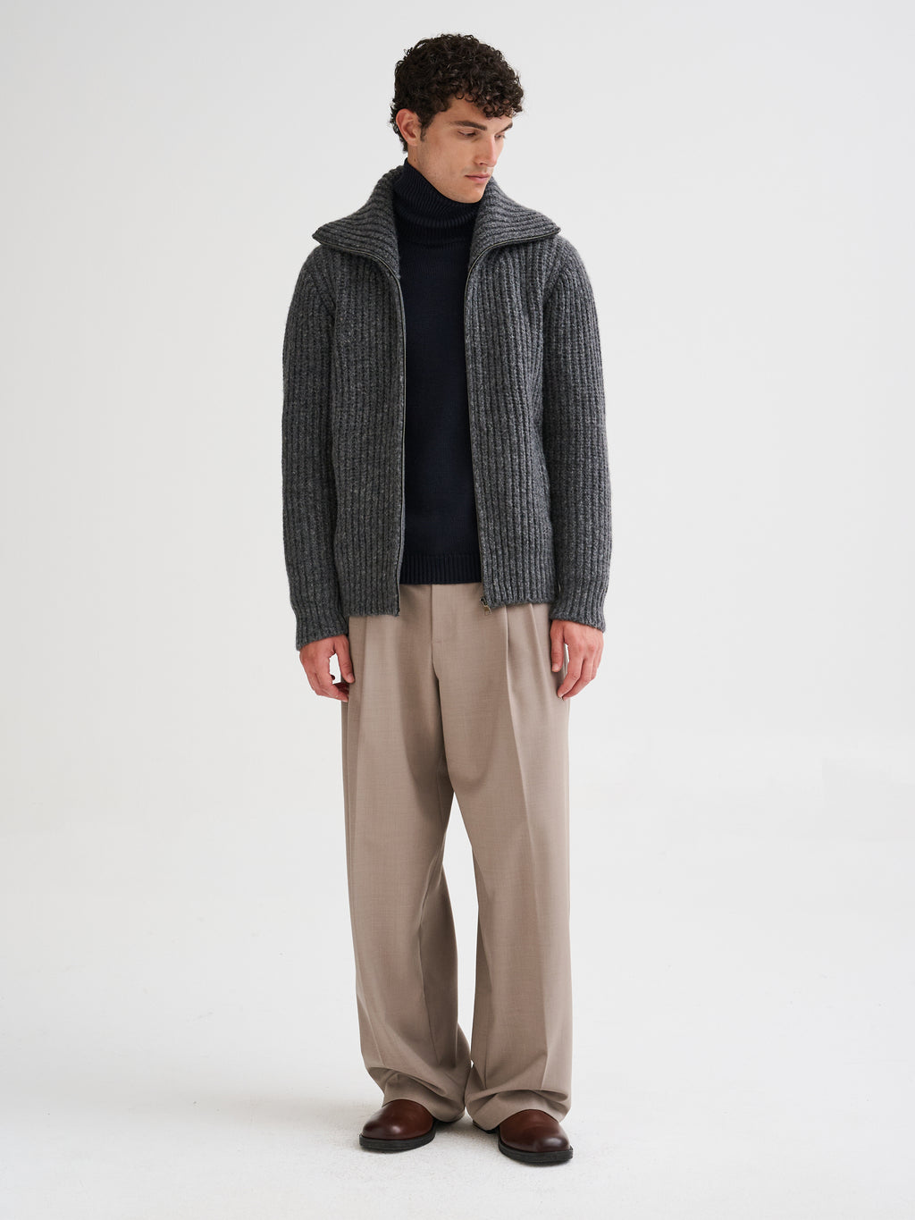 Ribbed zip-up knit jacket
