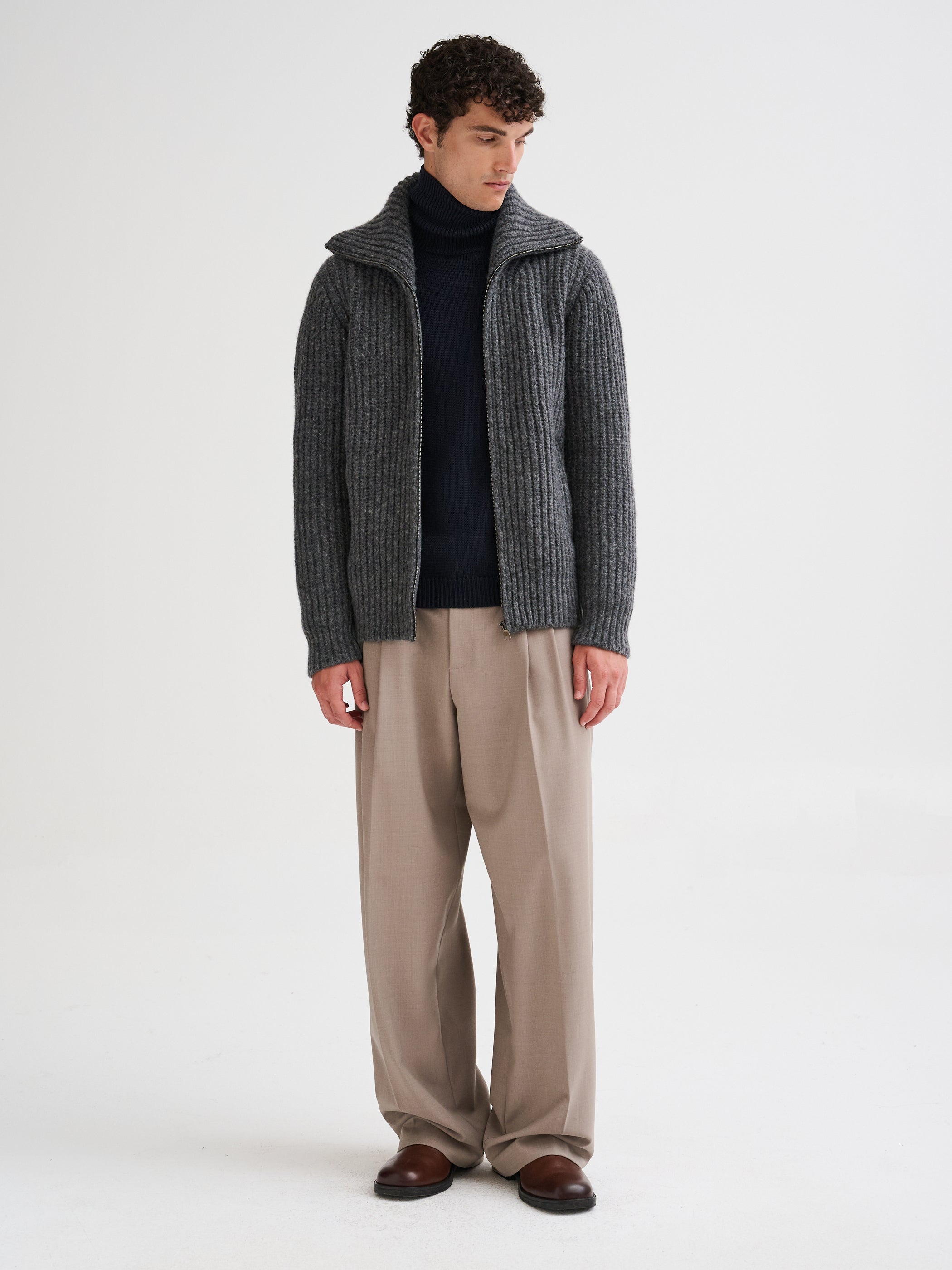 Ribbed zip-up knit jacket