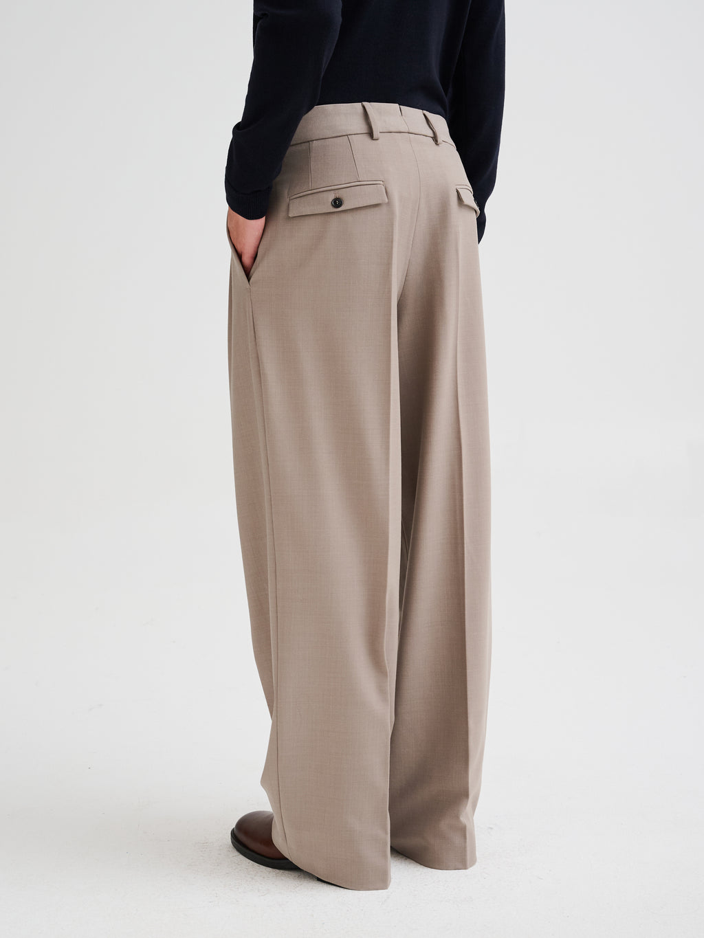 Tailored pleated trousers
