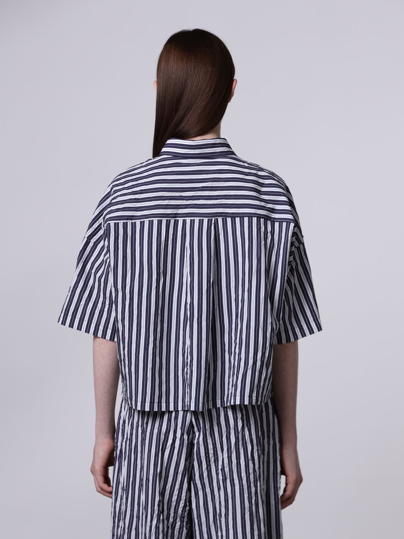 Cropped crinkled shirt