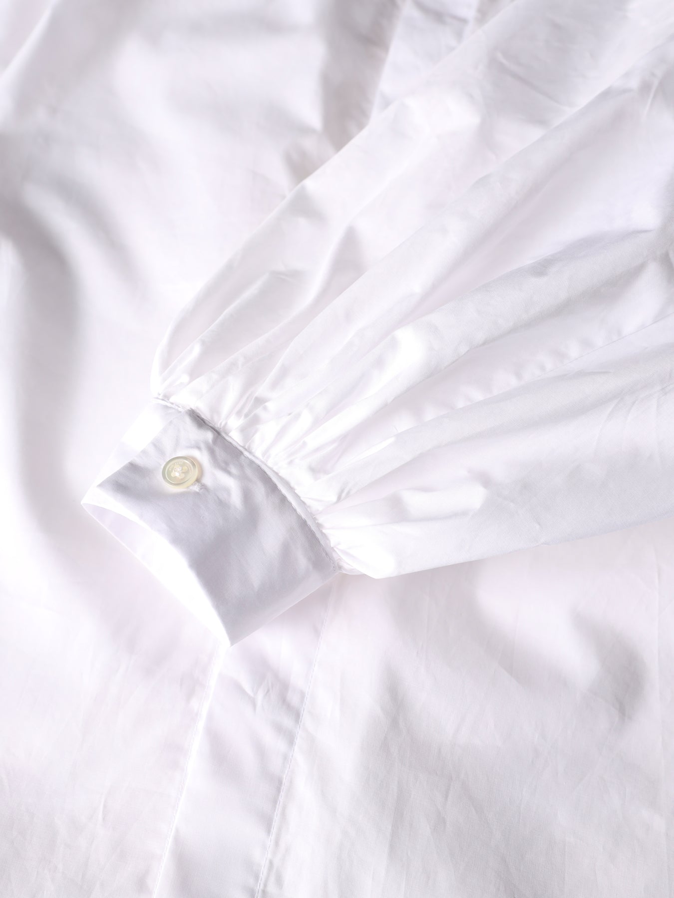 Oversized shirt with gathered sleeves