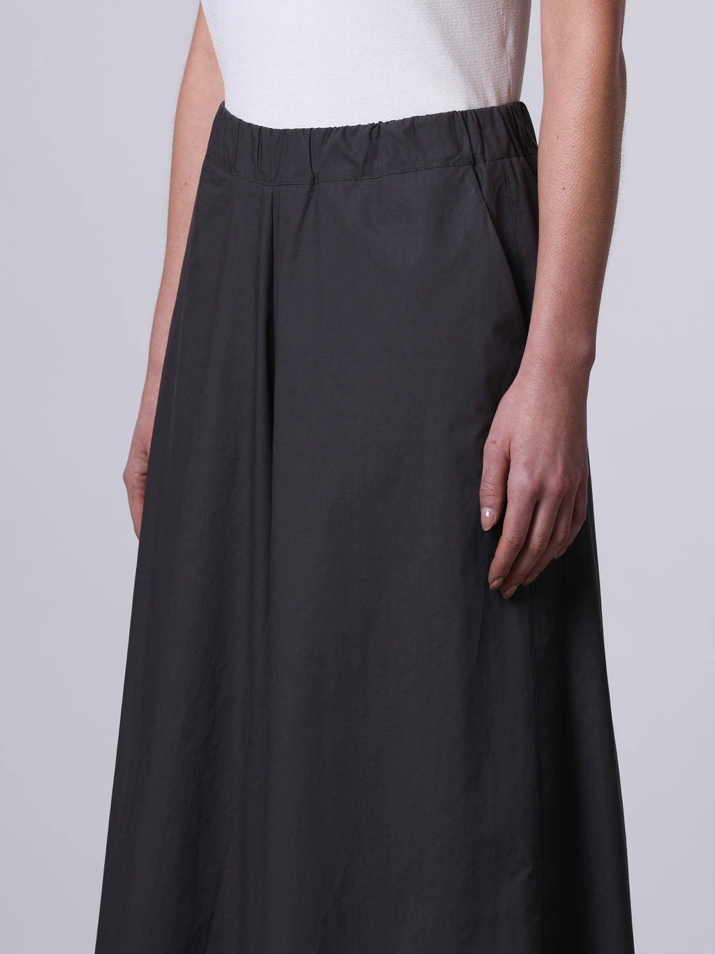 Wide cropped trousers