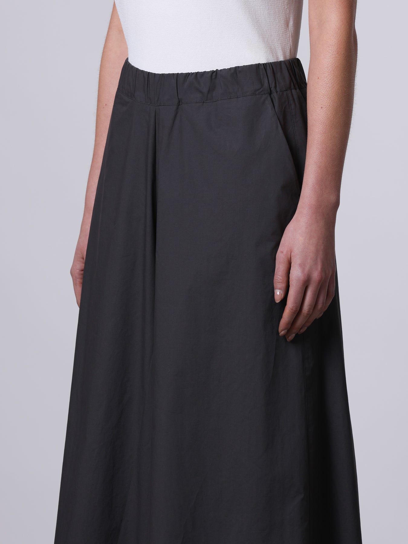 Wide cropped trousers