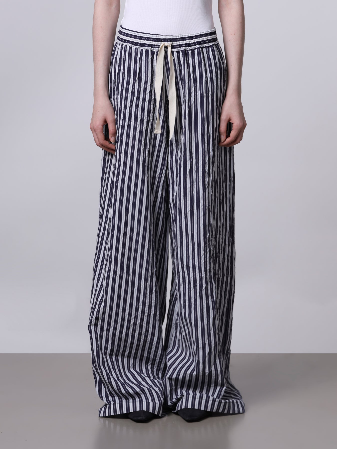 Oversized crinkled trousers
