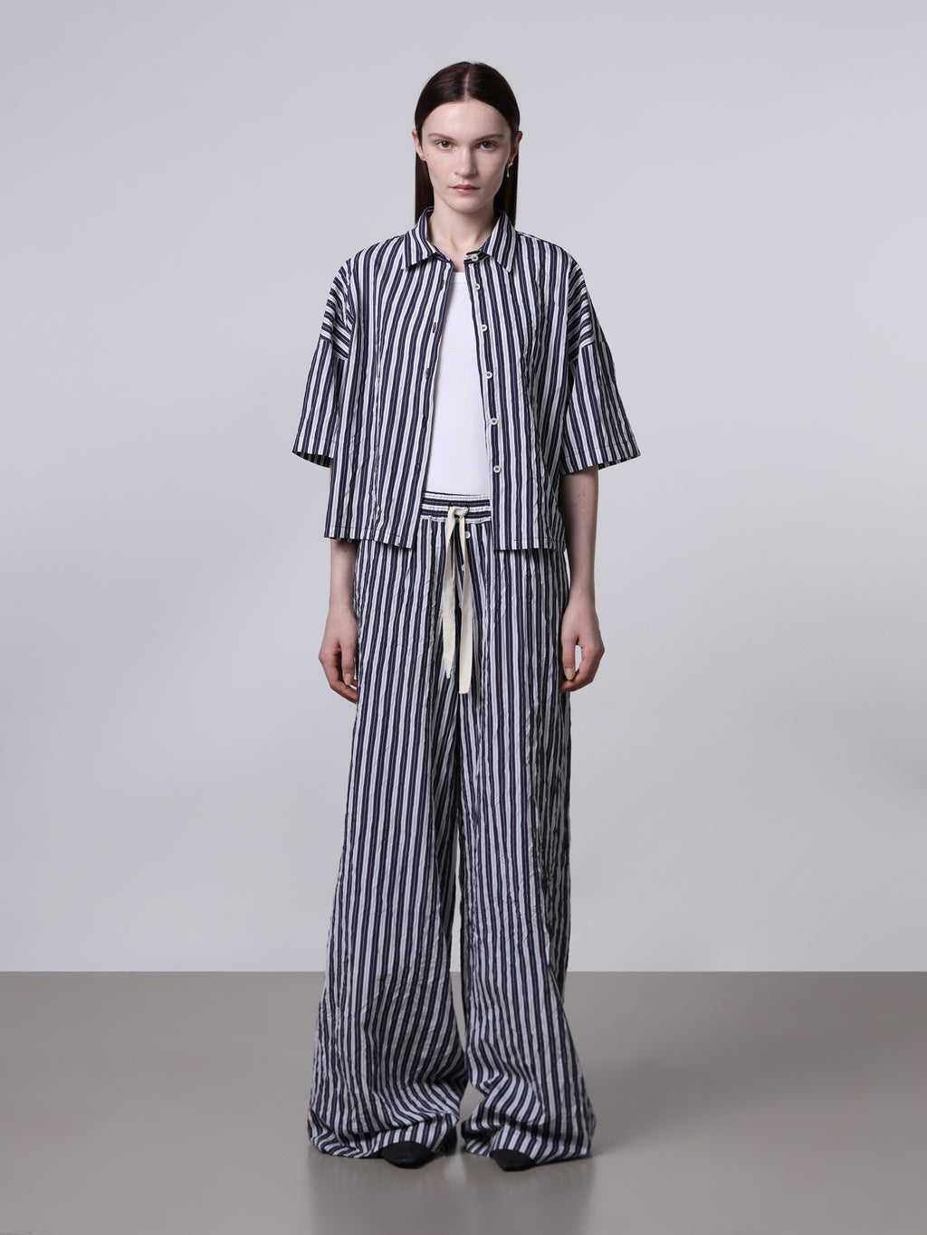 Oversized crinkled trousers