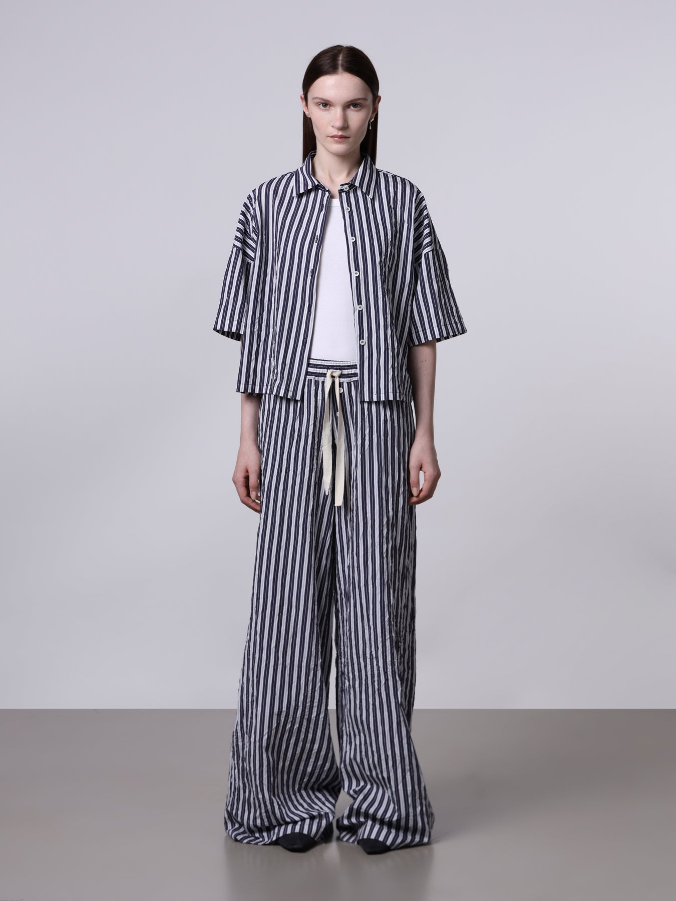 Oversized crinkled trousers