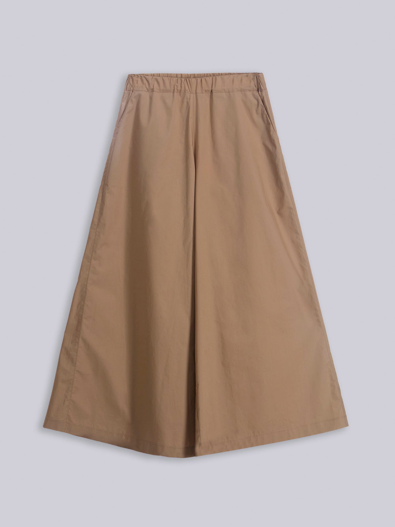 Wide cropped trousers