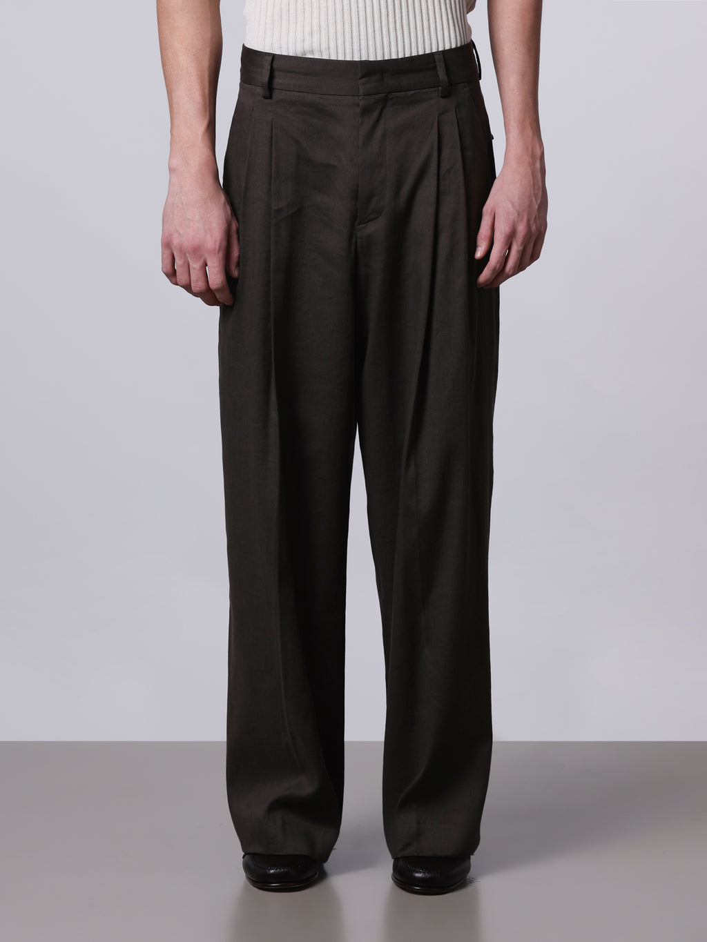 Pleated trousers