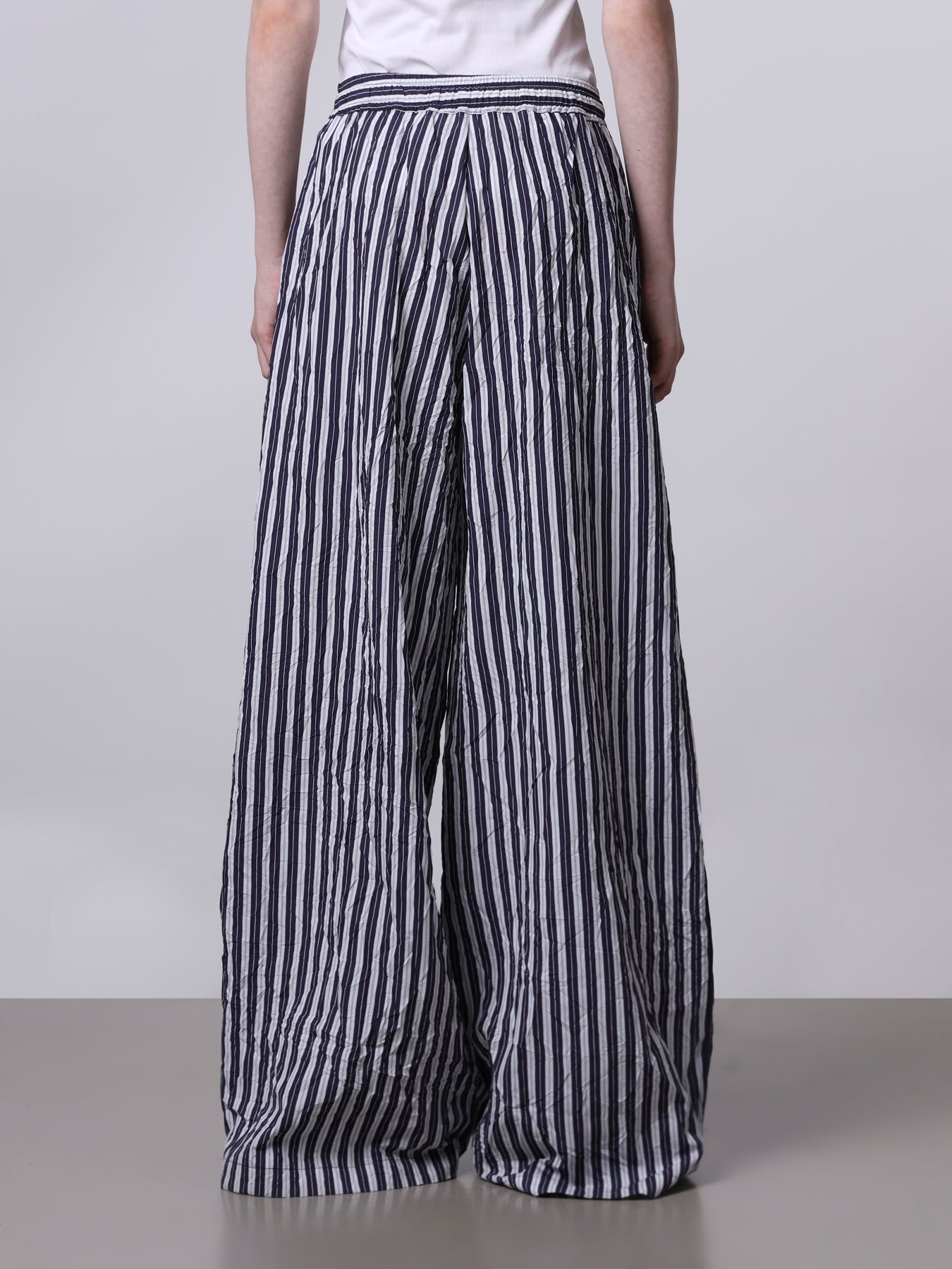 Oversized crinkled trousers