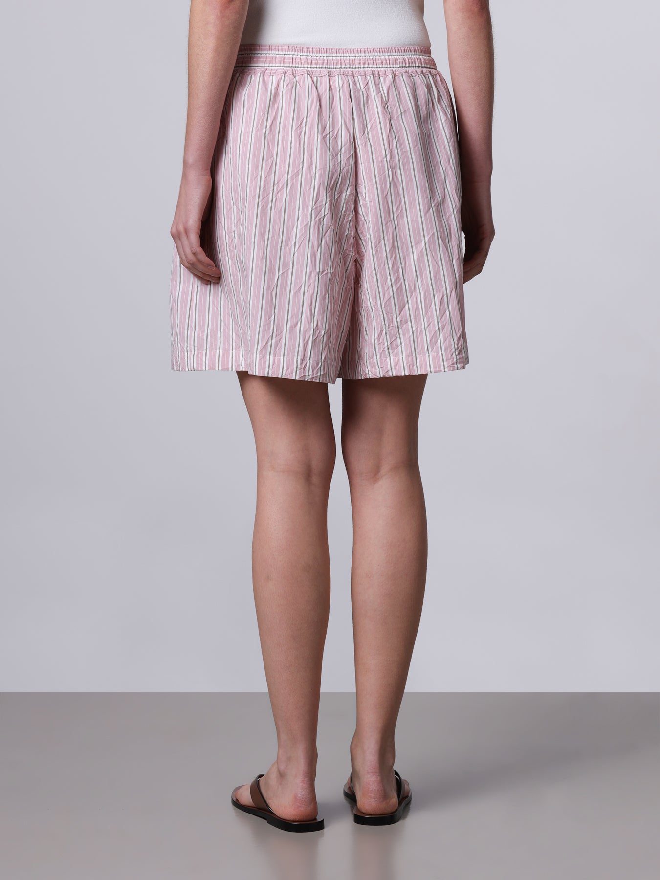 Wide crinkled bermuda