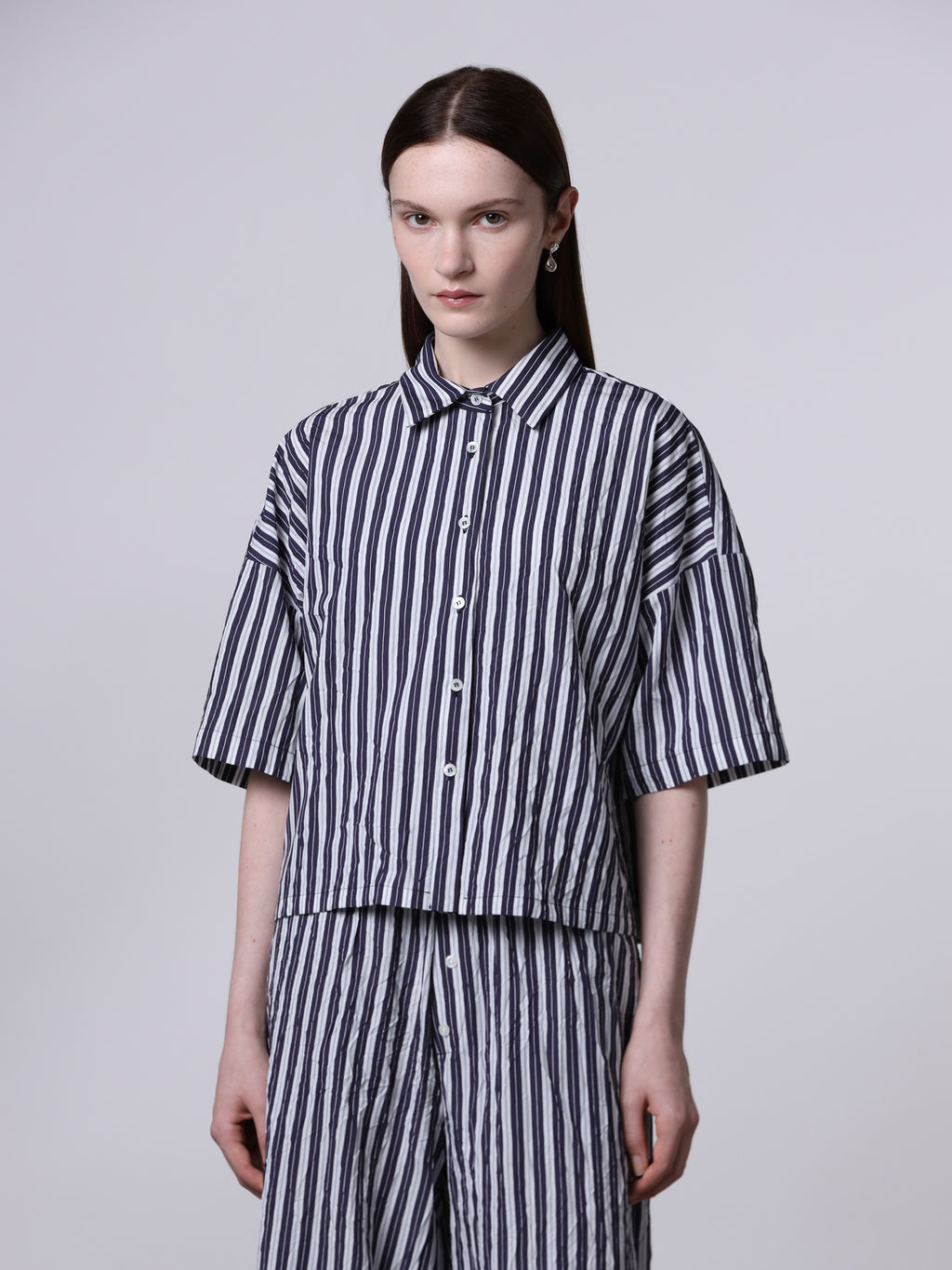 Cropped crinkled shirt