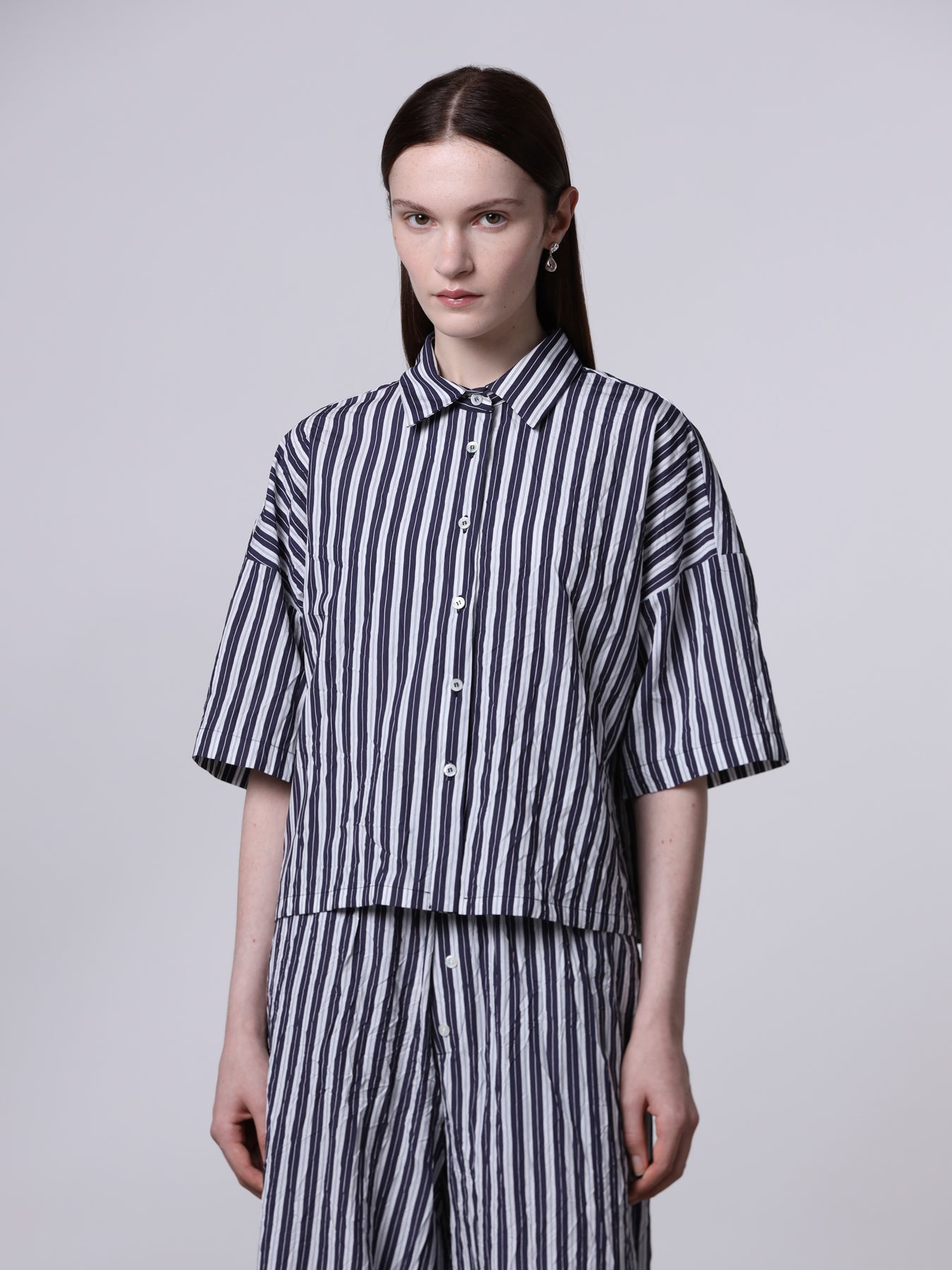 Cropped crinkled shirt