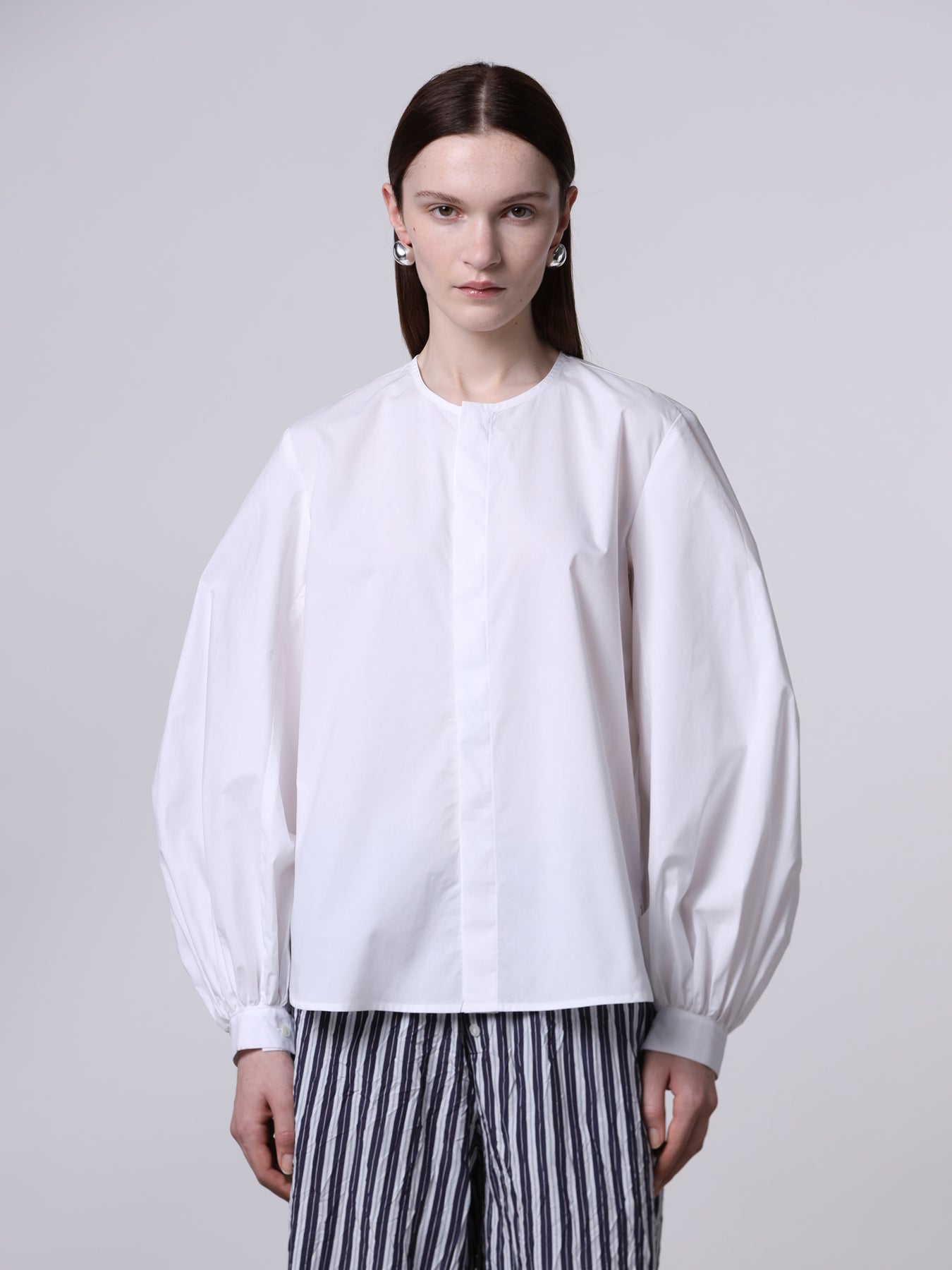 Oversized shirt with gathered sleeves