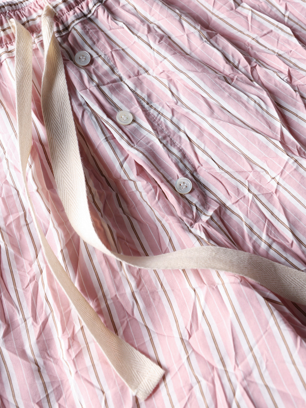 Wide crinkled bermuda