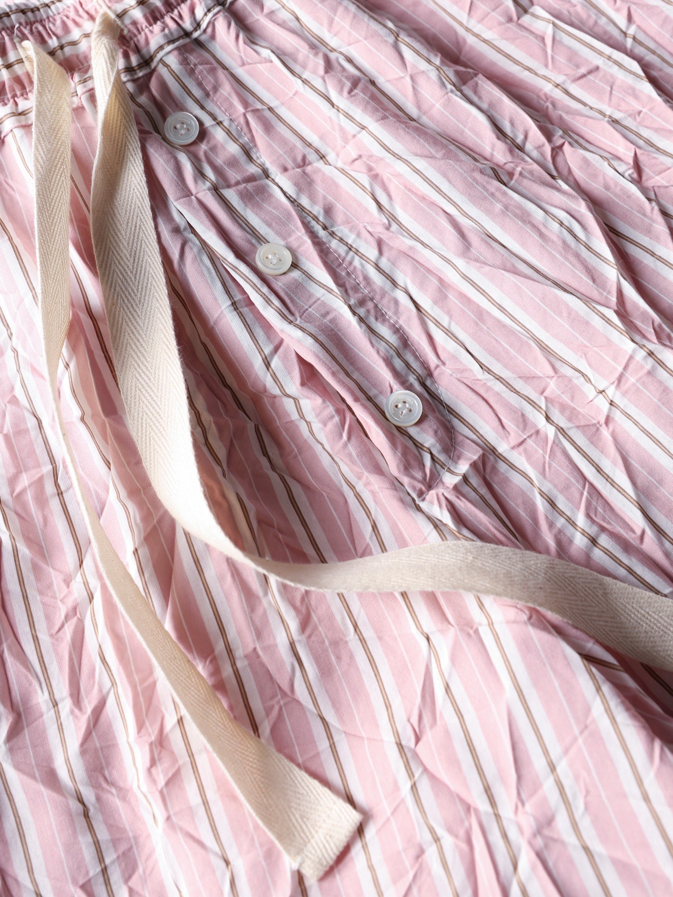 Wide crinkled bermuda