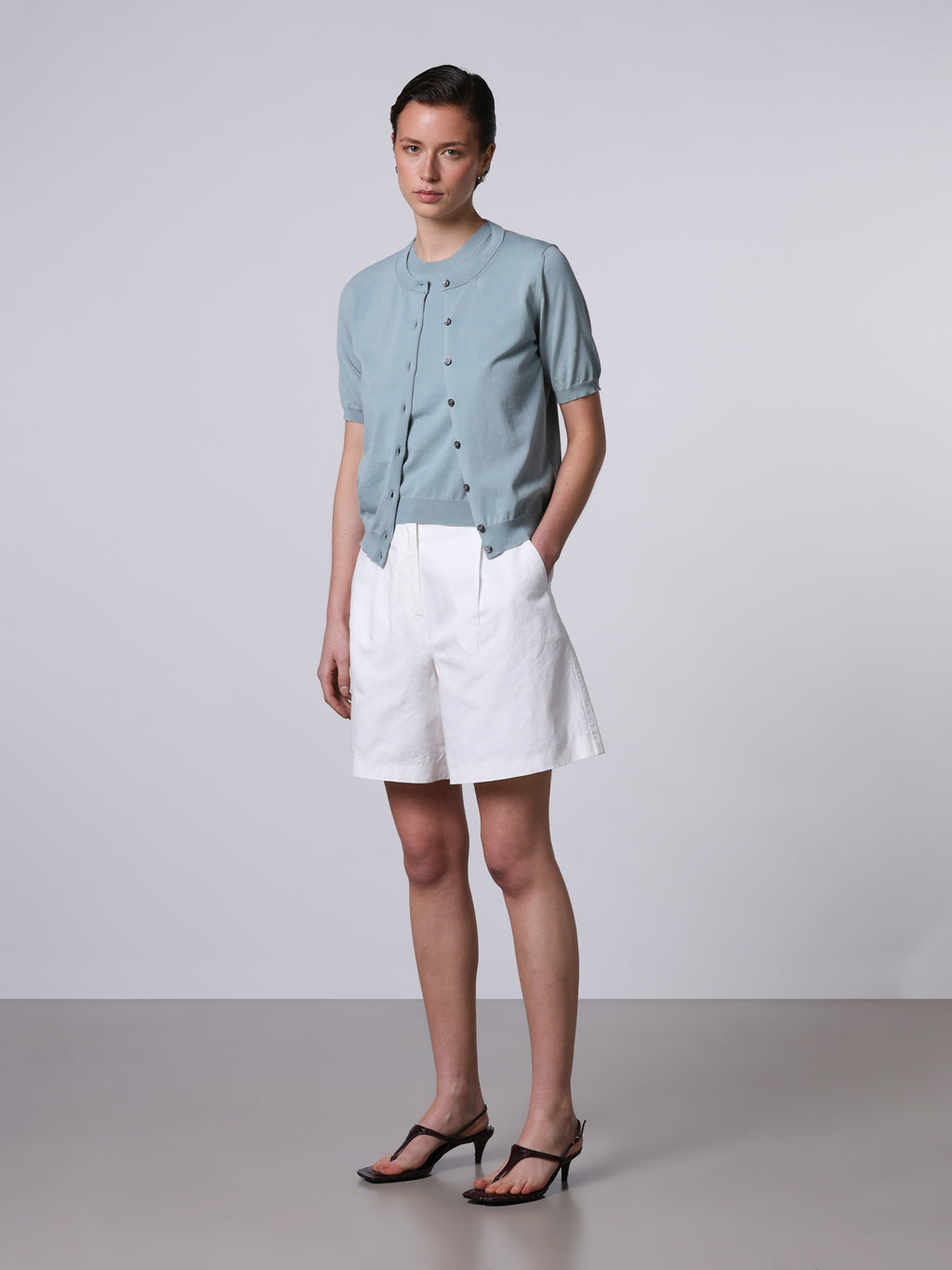Short sleeves knitted cardigan