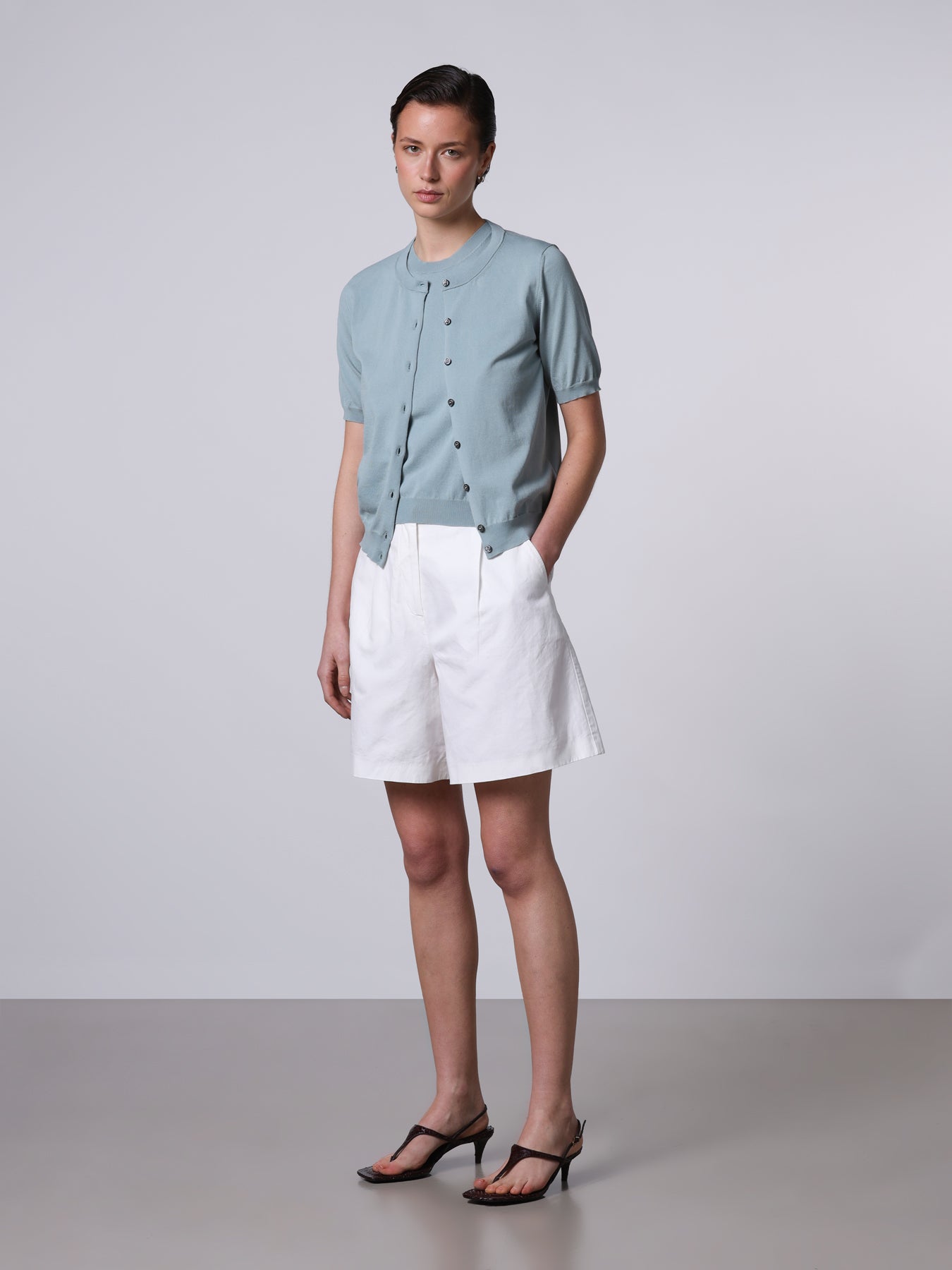 Short sleeves knitted cardigan