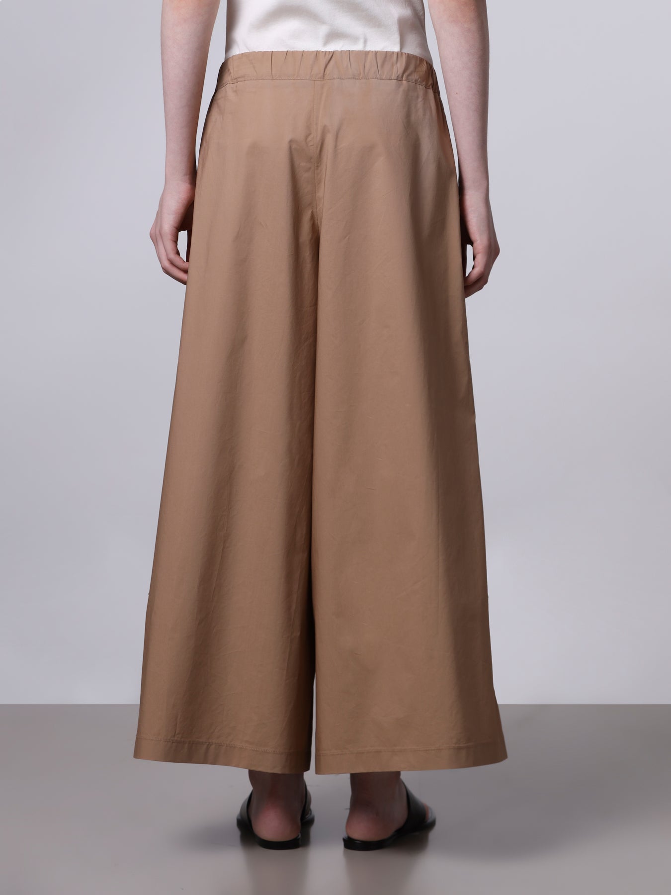 Wide cropped trousers