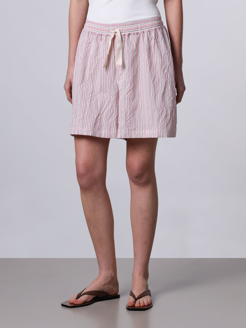 Wide crinkled bermuda