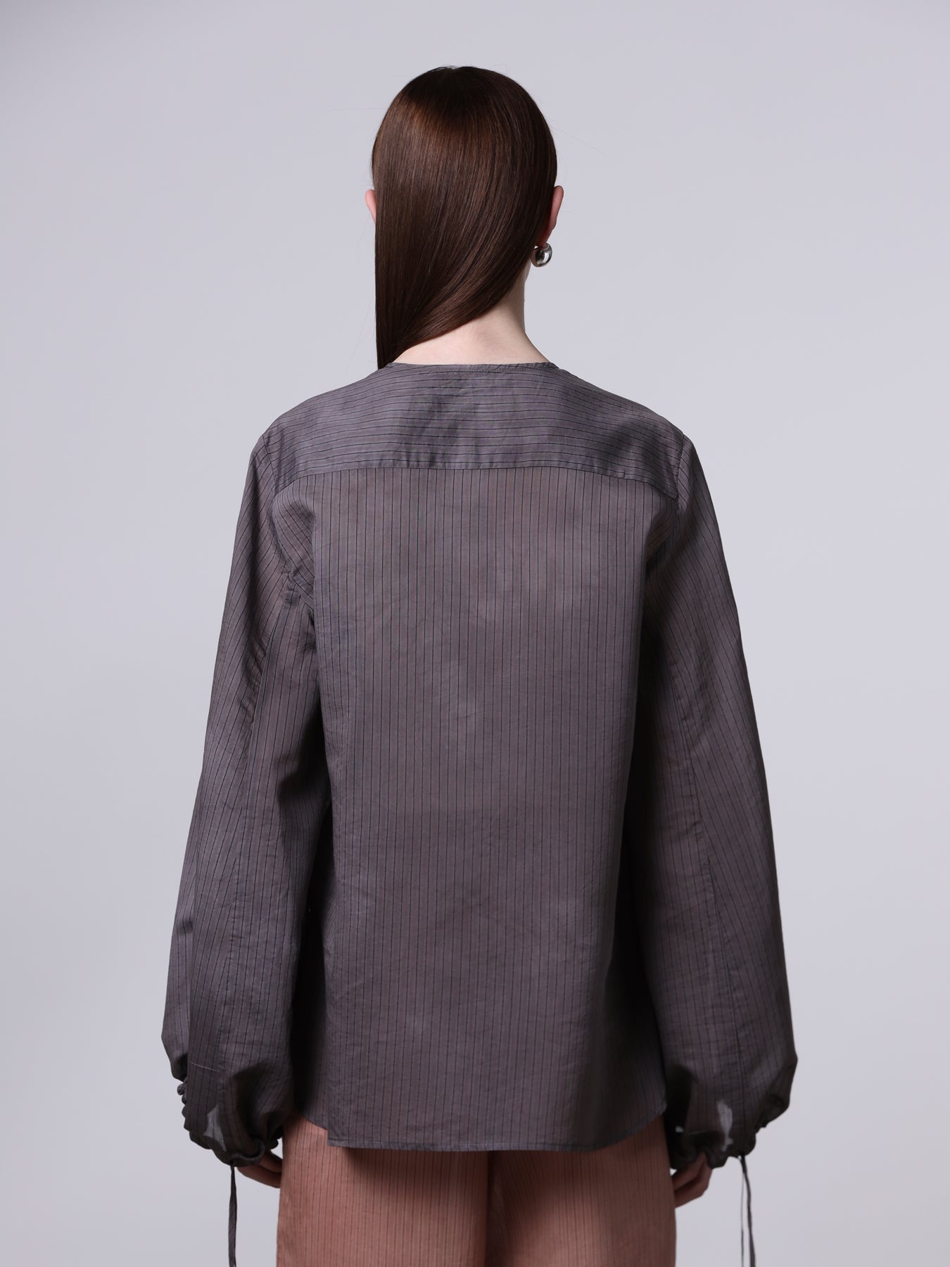 Oversized shirt with drawstrings sleeves