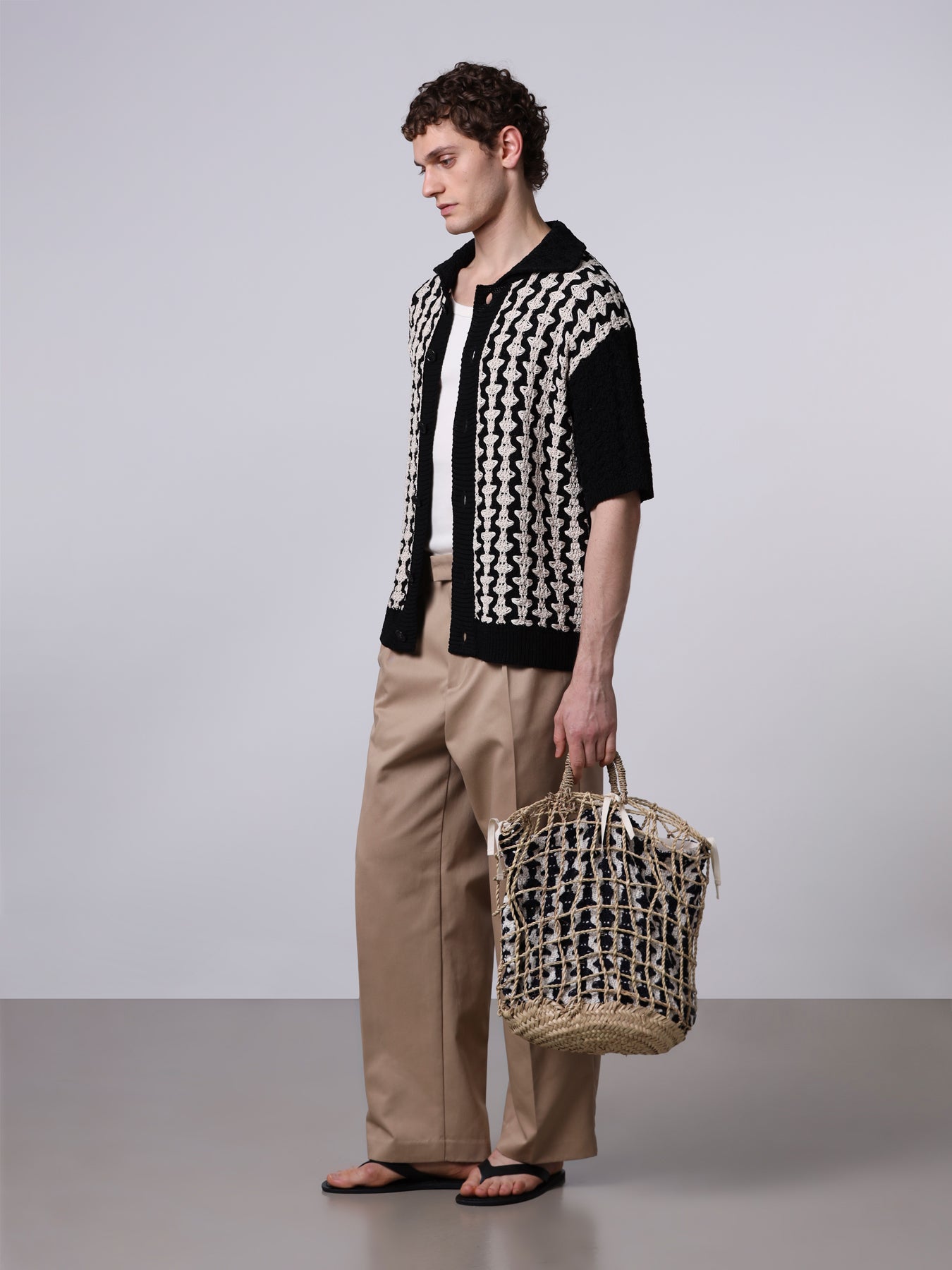 Maxi straw bag with pouch