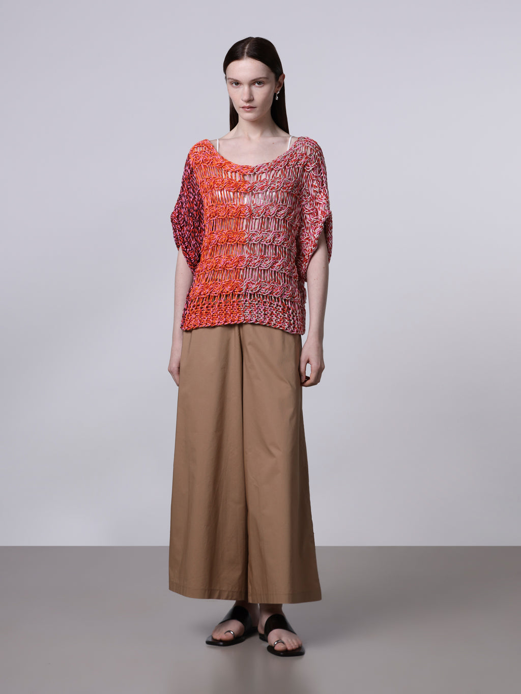 Wide cropped trousers