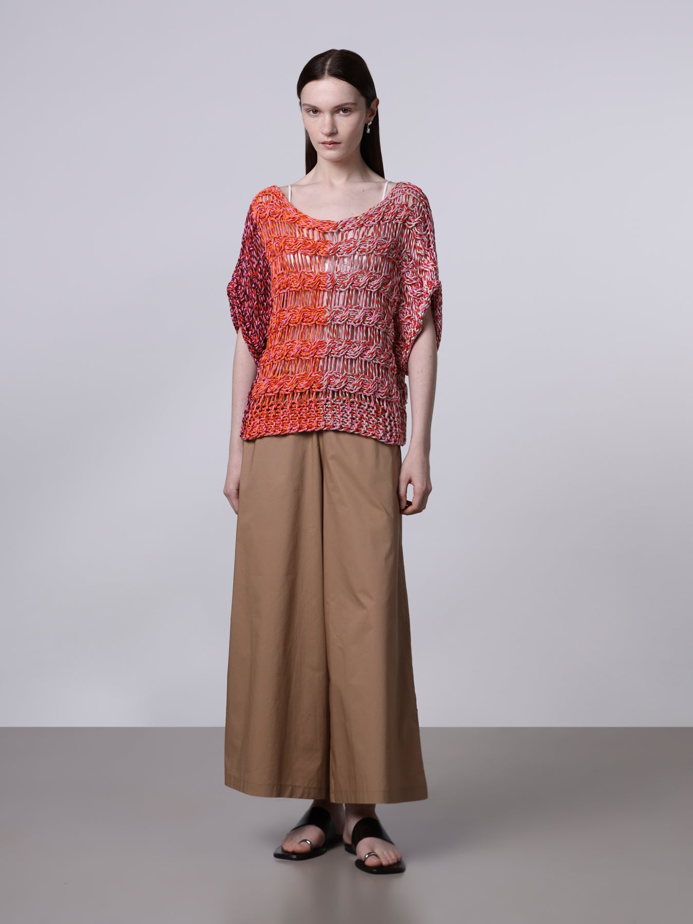 Wide cropped trousers