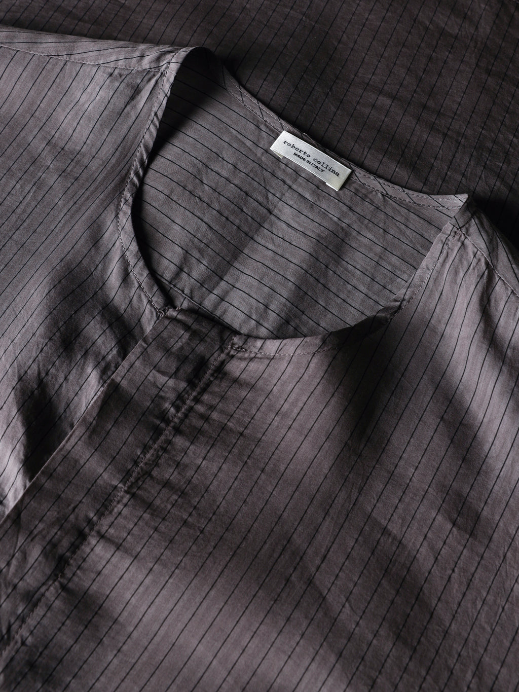 Oversized shirt with drawstrings sleeves